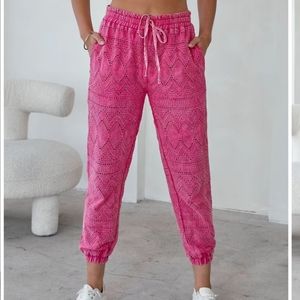 Eyelet joggers